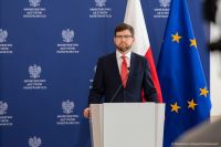 Wiceminister Andrzej Śliwka podczas konferencji prasowej dot. Krajowej Grupy Spożywczej